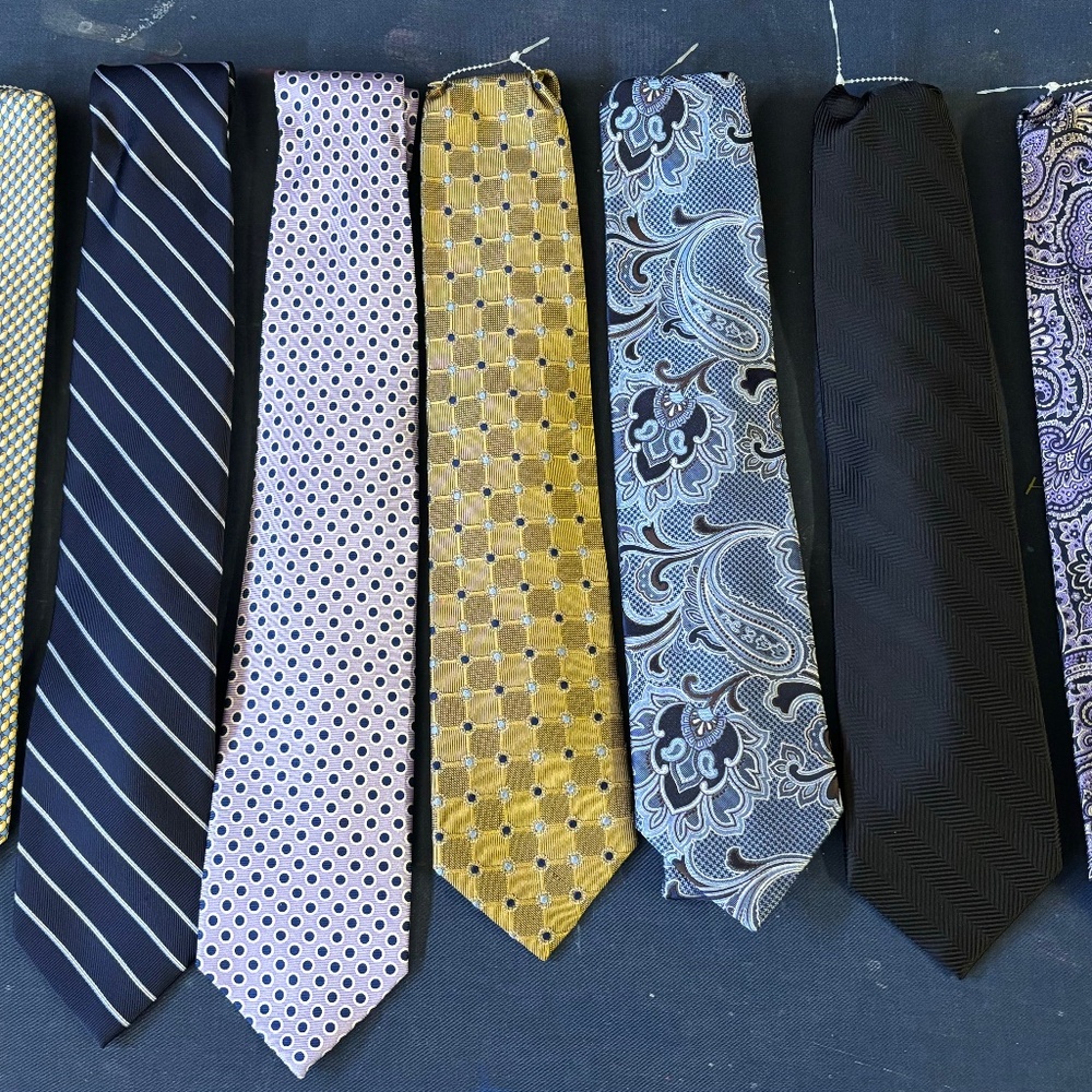 9 great condition mens Jos A Bank neck ties..like new
